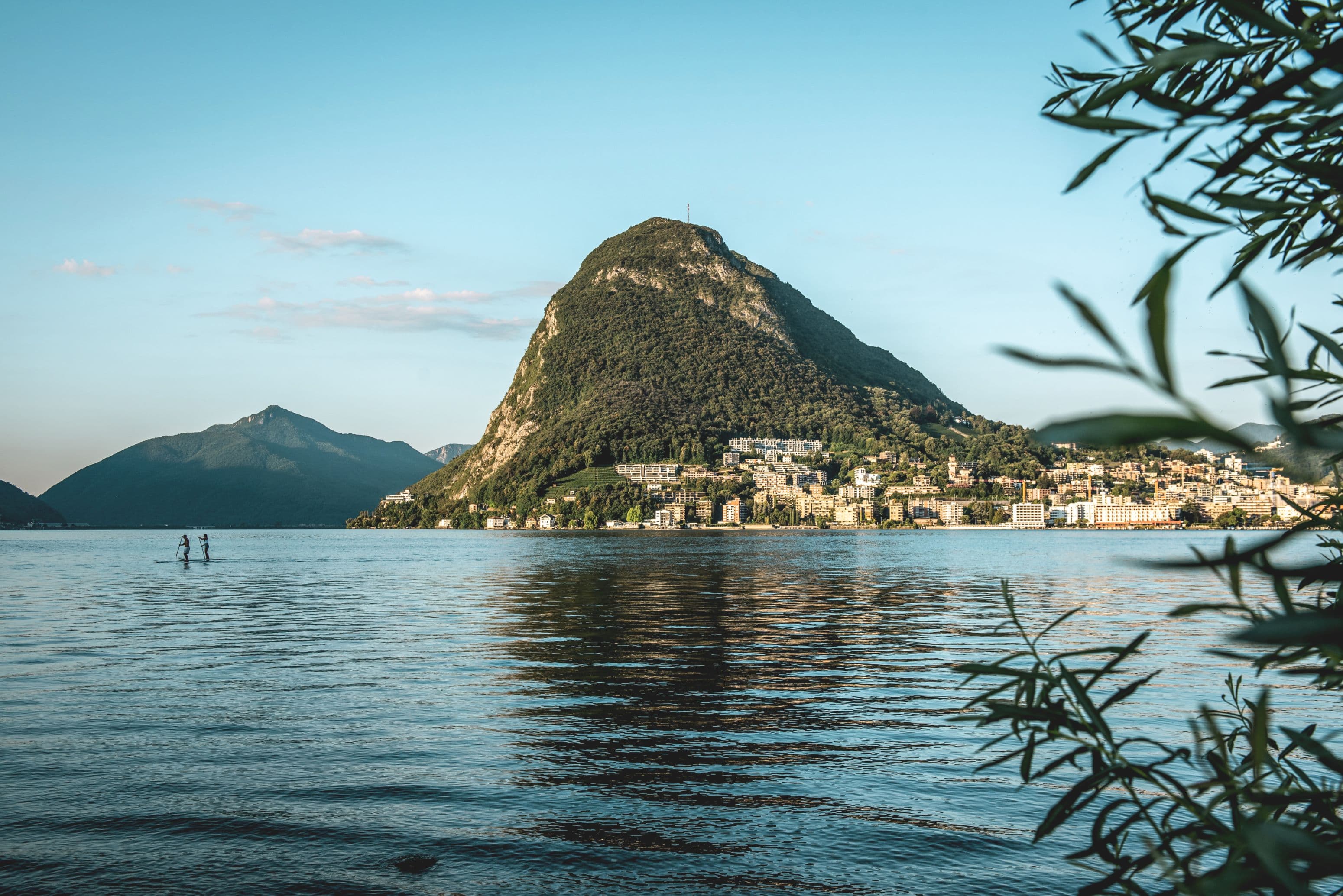Journeys Between Lakes and Historic Towns